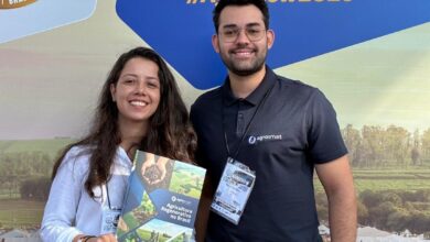 Time Agrosmart na Agrishow 2026 com a cartilha de agricultura regenerativa