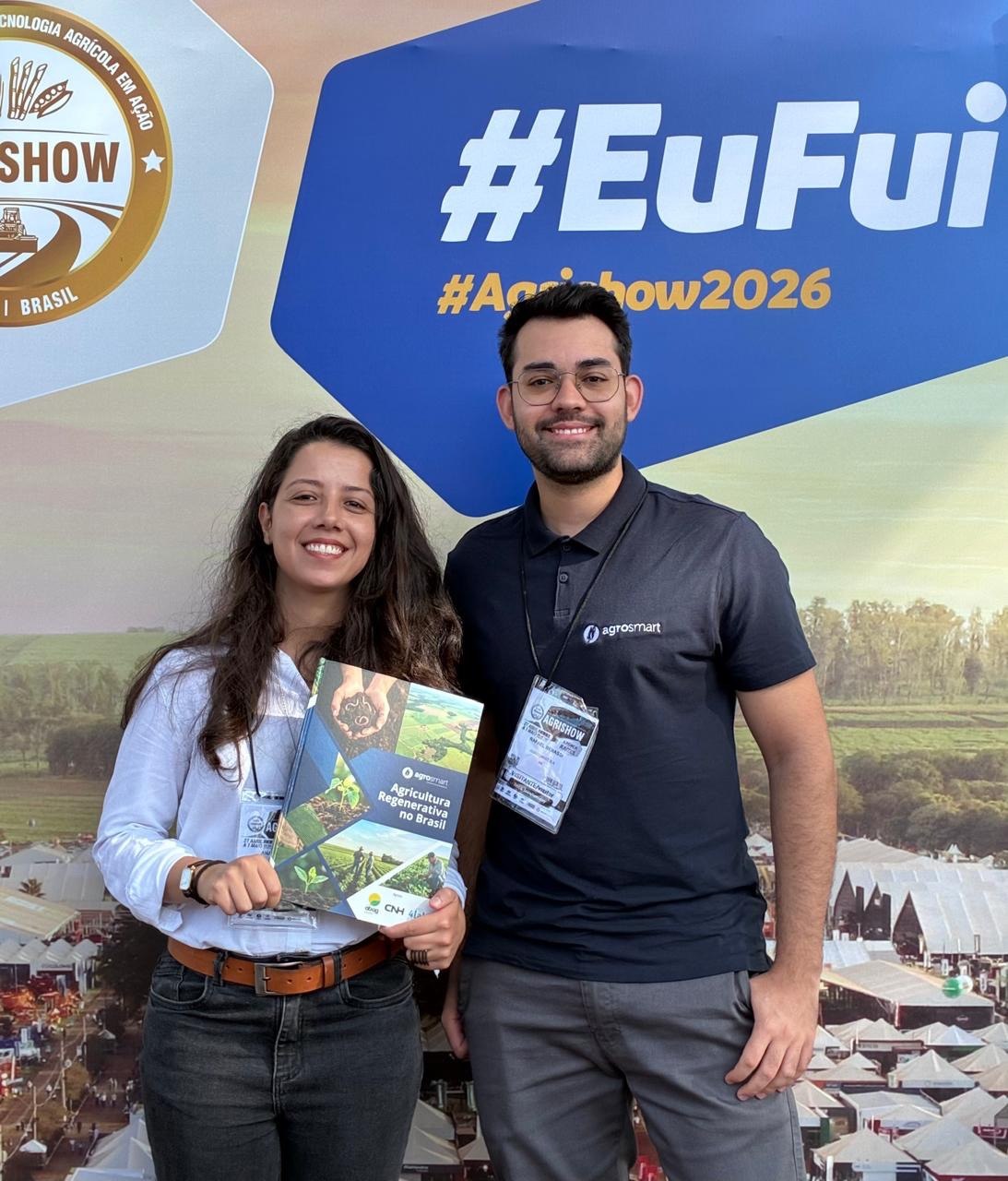 Time Agrosmart na Agrishow 2026 com a cartilha de agricultura regenerativa